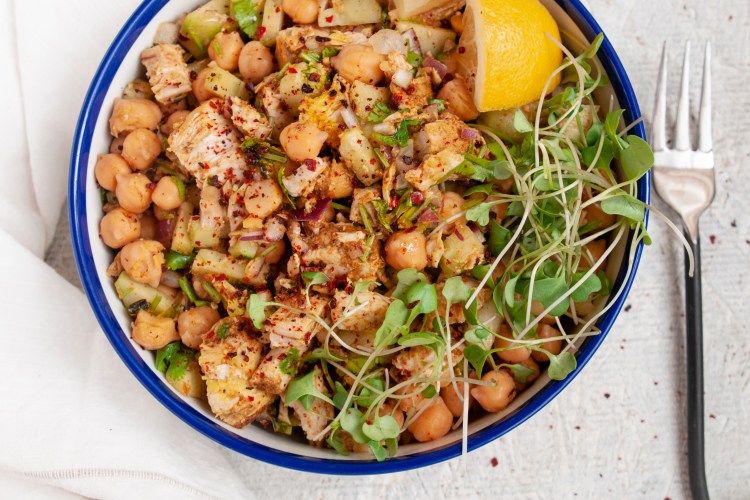 This protein-packed grilled chicken and chickpea salad is loaded with bites of grilled chicken, Persian cucumbers, red onion, green chilies, and lemon juice. The fresh lemon juice adds freshness to this light and nutritious one-bowl meal. This garbanzo beans salad is so delicious that it will surely step up your lunch!